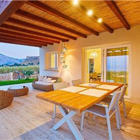 3 bedroom villa with infinity pool and jacuzzi, Scopello, sleeps 5-6